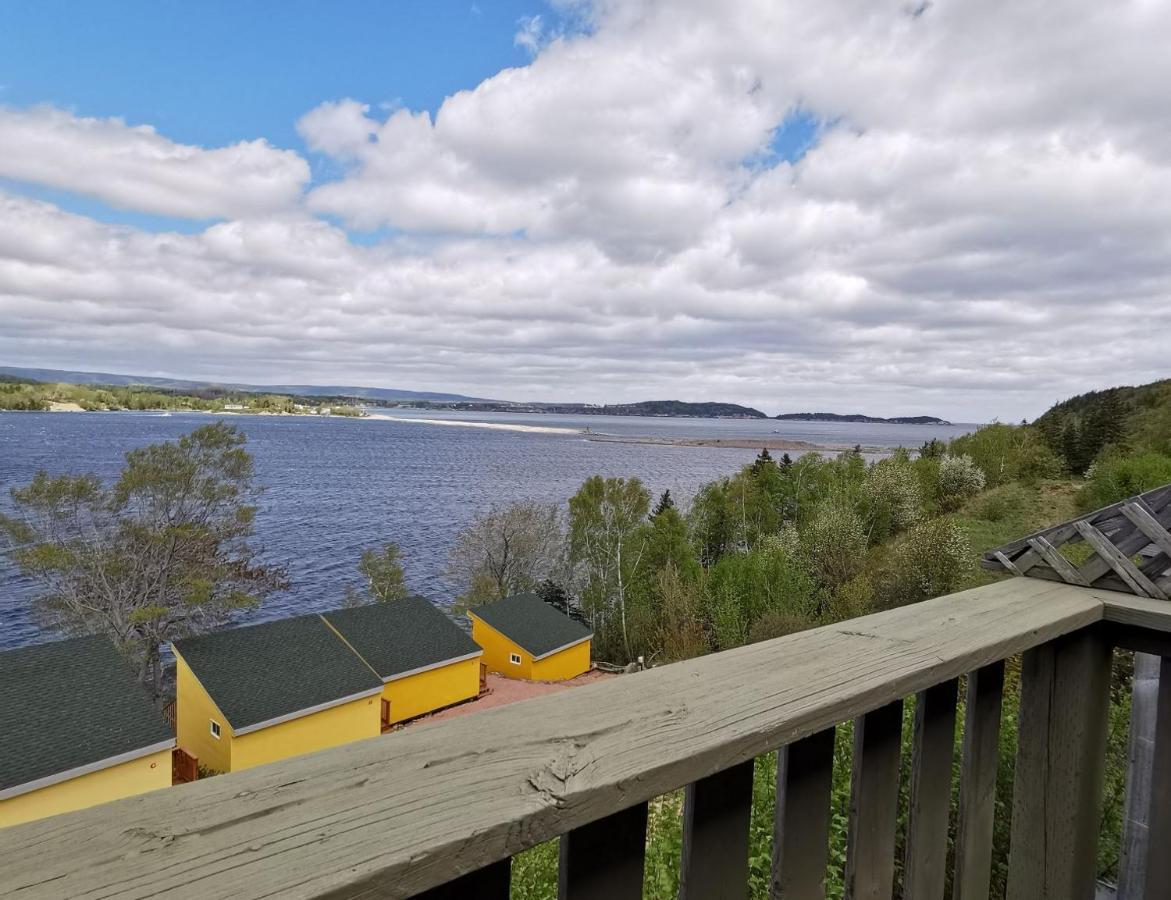 Knotty Pine Cottages, Suites & Motel Rooms Ингониш Екстериор снимка