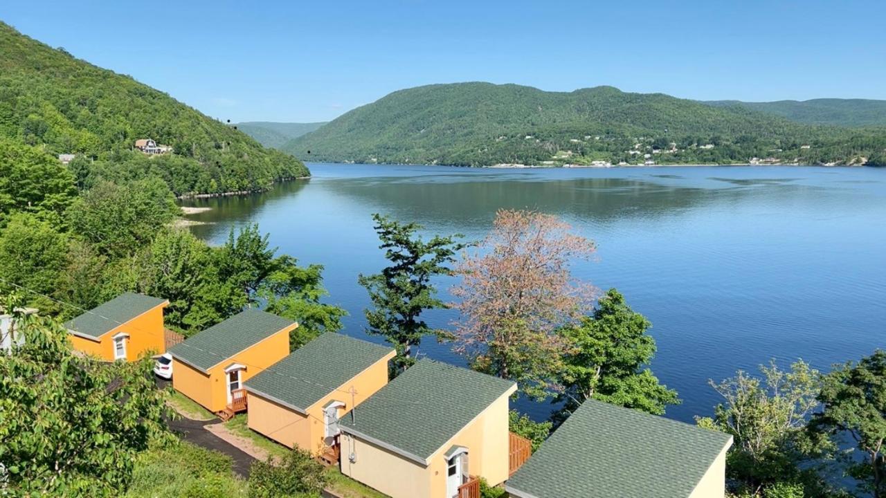 Knotty Pine Cottages, Suites & Motel Rooms Ингониш Екстериор снимка