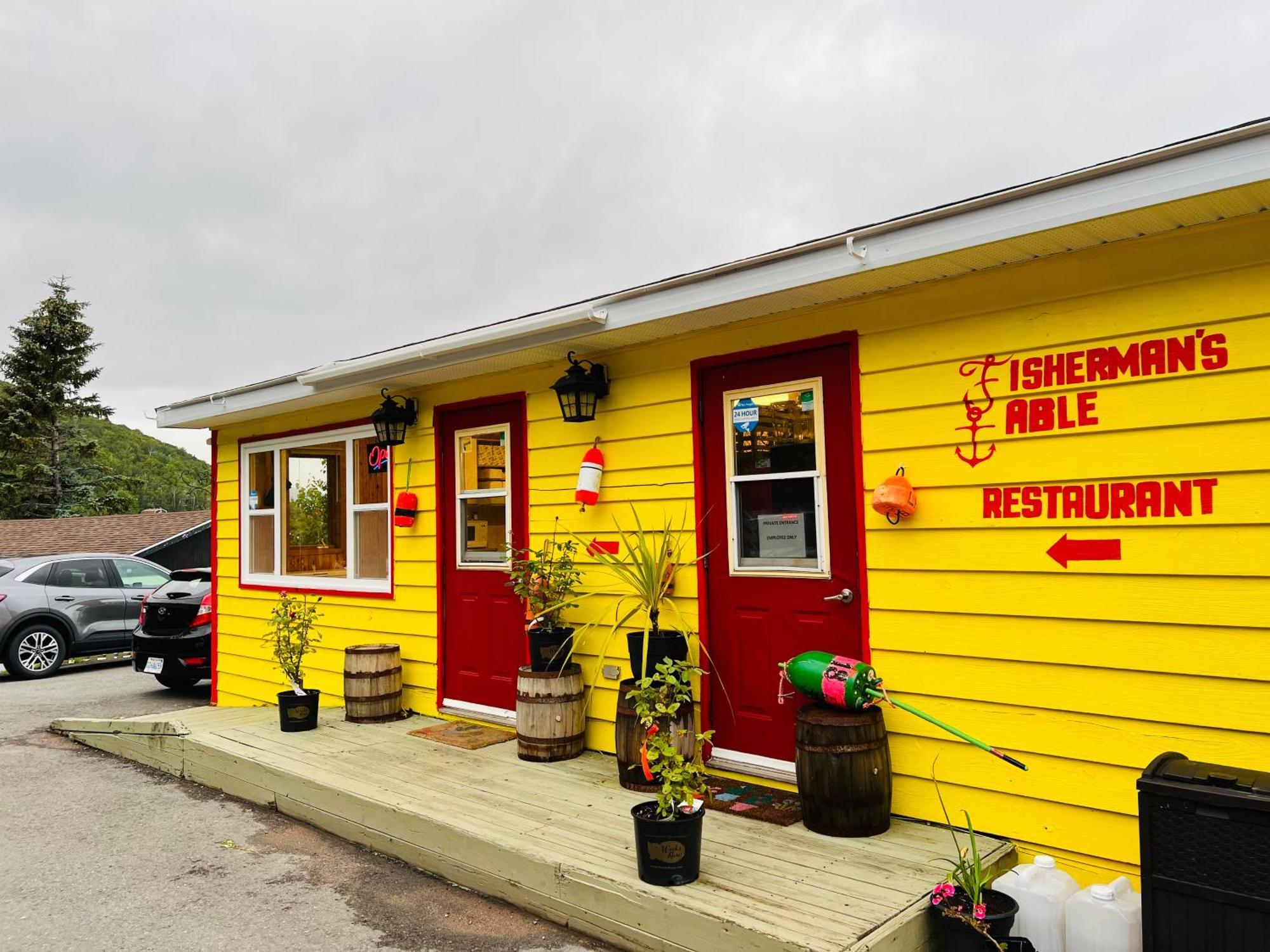 Knotty Pine Cottages, Suites & Motel Rooms Ингониш Екстериор снимка