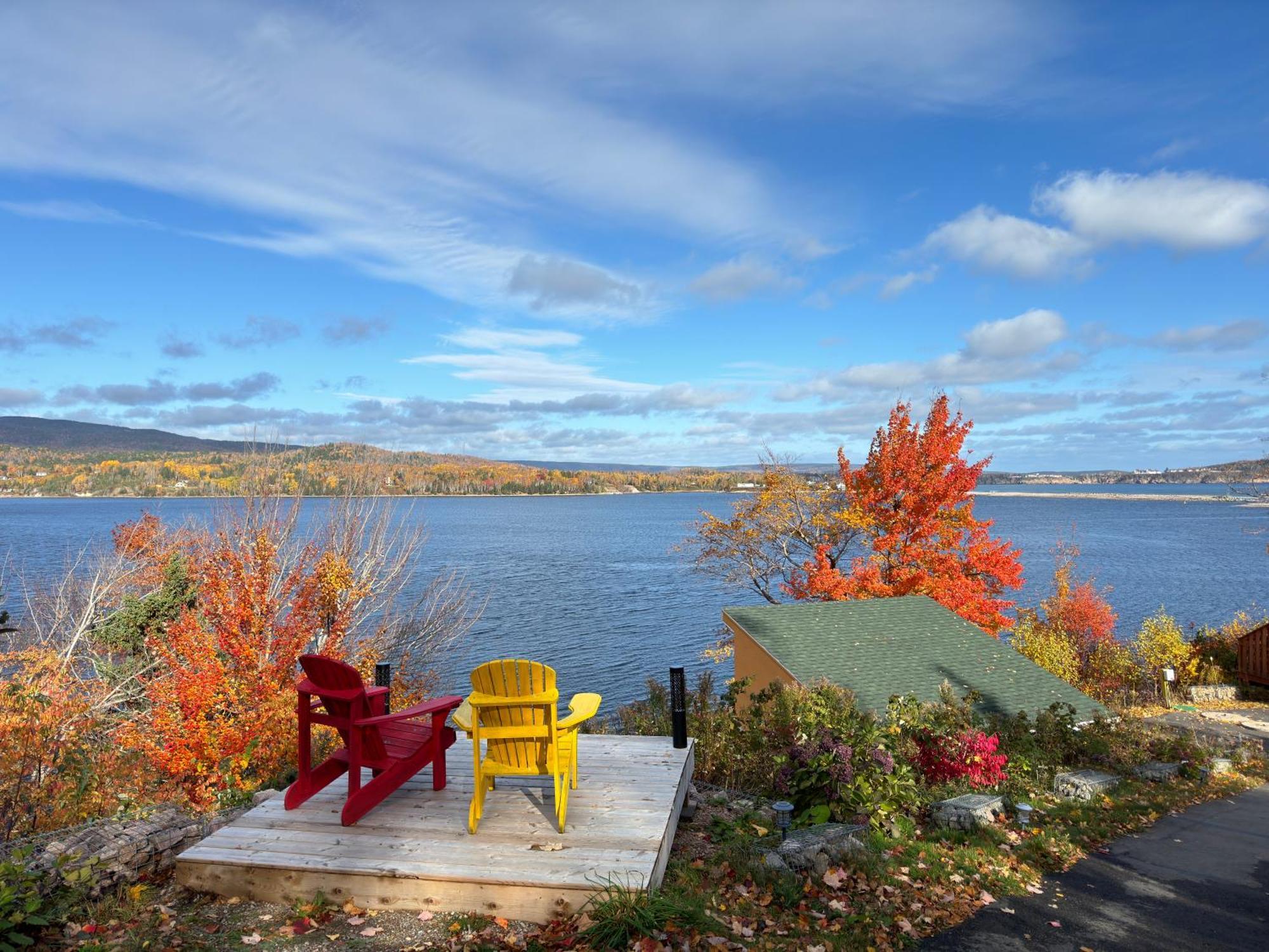 Knotty Pine Cottages, Suites & Motel Rooms Ингониш Екстериор снимка