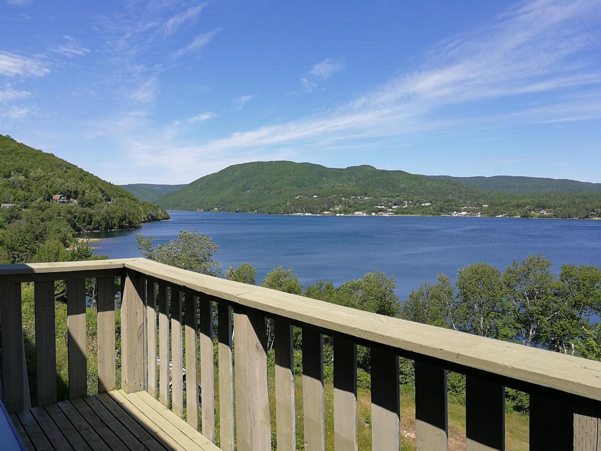 Knotty Pine Cottages, Suites & Motel Rooms Ингониш Екстериор снимка