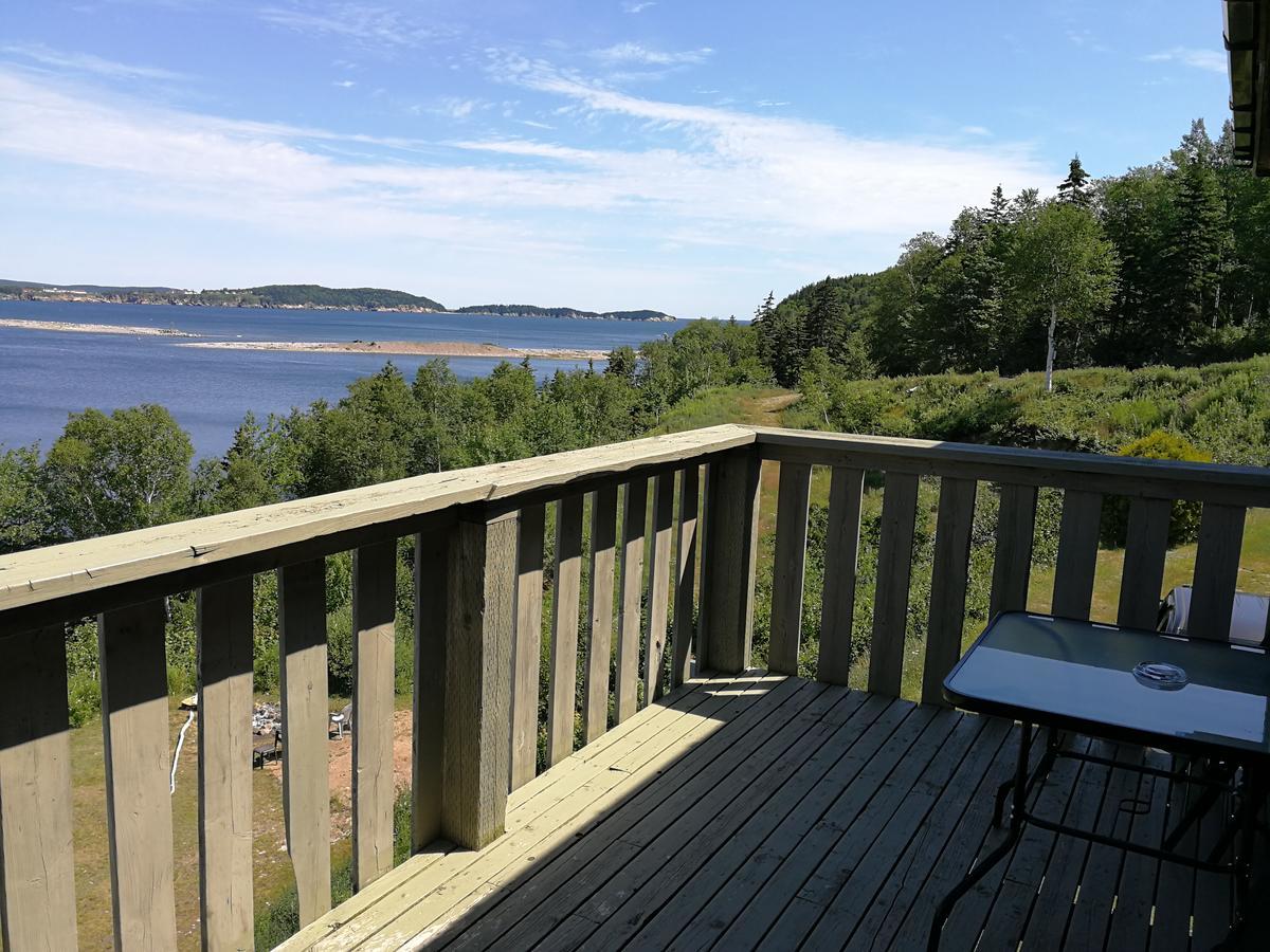 Knotty Pine Cottages, Suites & Motel Rooms Ингониш Екстериор снимка