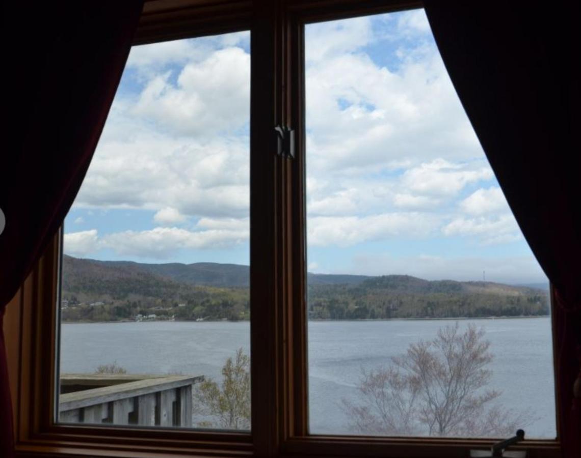 Knotty Pine Cottages, Suites & Motel Rooms Ингониш Екстериор снимка