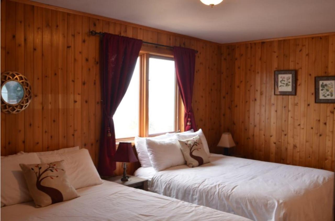 Knotty Pine Cottages, Suites & Motel Rooms Ингониш Екстериор снимка