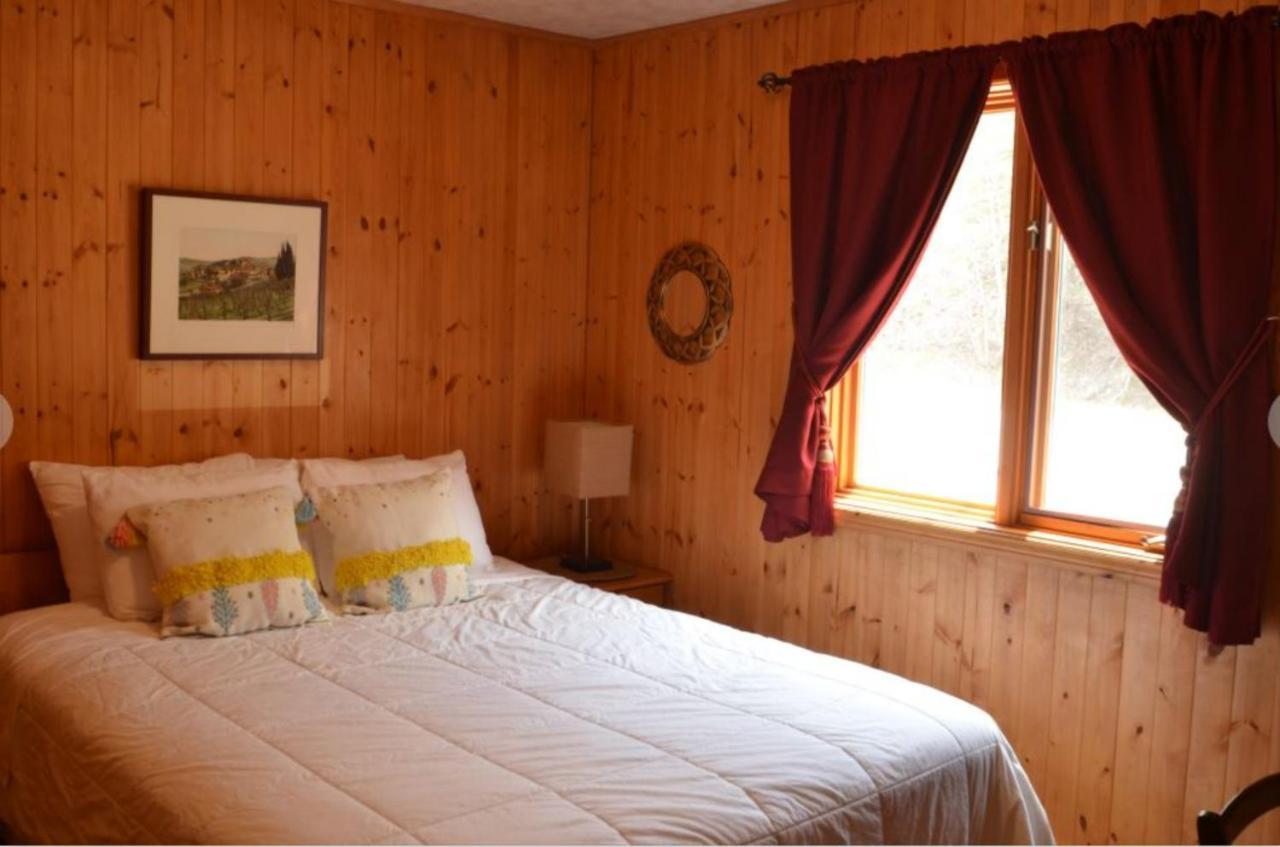 Knotty Pine Cottages, Suites & Motel Rooms Ингониш Екстериор снимка