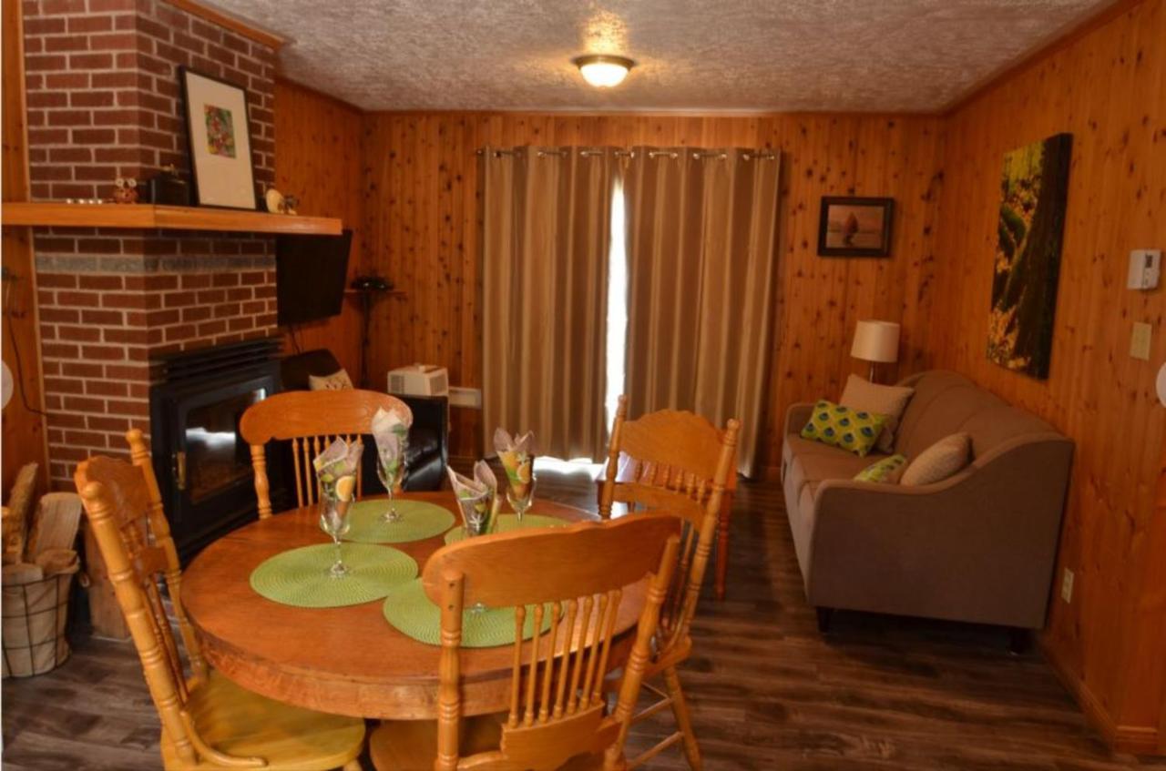 Knotty Pine Cottages, Suites & Motel Rooms Ингониш Екстериор снимка