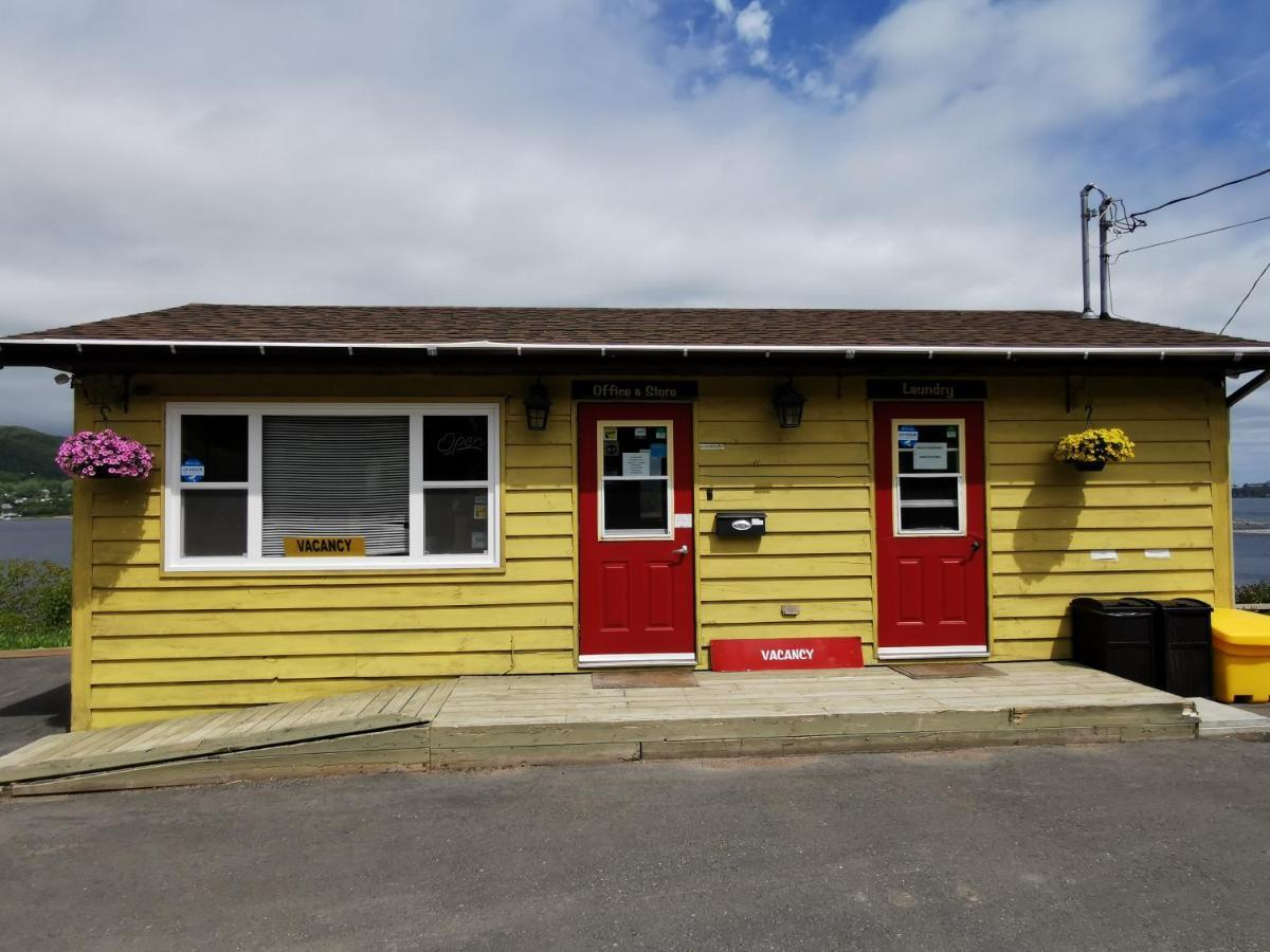 Knotty Pine Cottages, Suites & Motel Rooms Ингониш Екстериор снимка