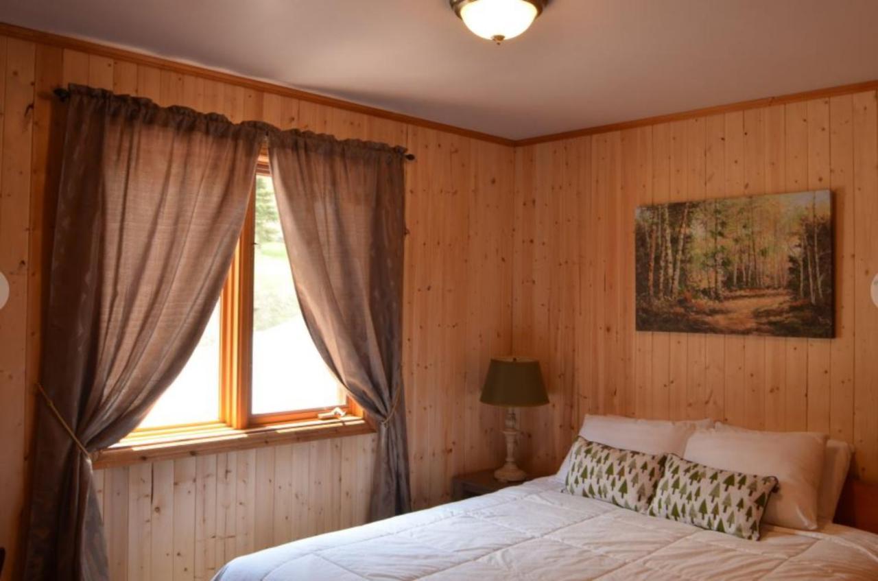 Knotty Pine Cottages, Suites & Motel Rooms Ингониш Екстериор снимка