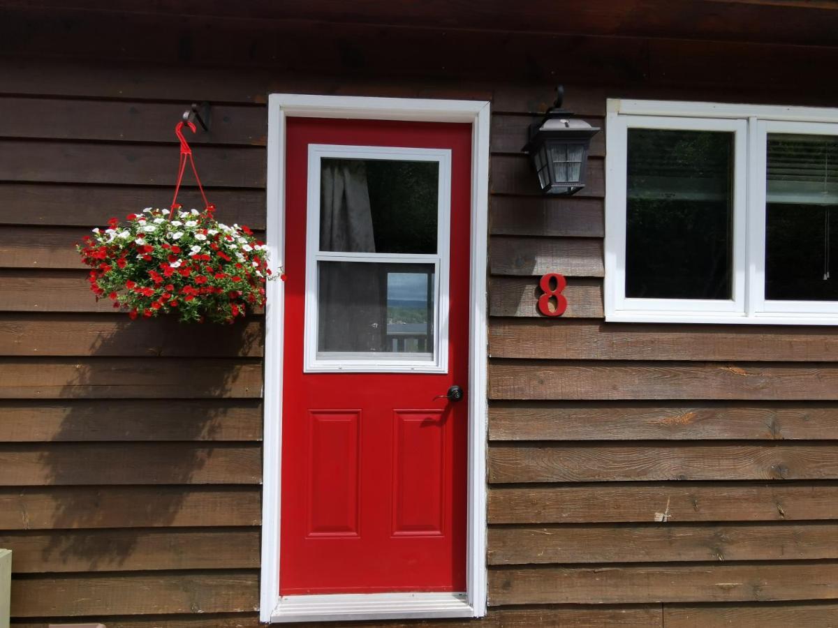 Knotty Pine Cottages, Suites & Motel Rooms Ингониш Екстериор снимка
